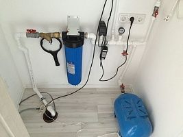 Монтаж водоснабжения из скважины (скважина внутри помещения)